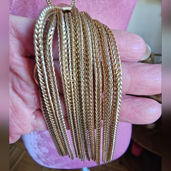 Vintage pale goldtone tassel necklace. - Picture 8 of 9